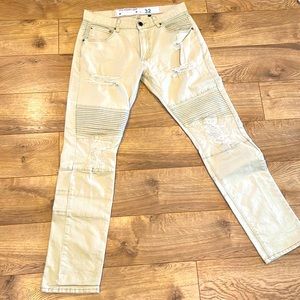 Men Lifted Research Group Tapered Pants. Chino tan